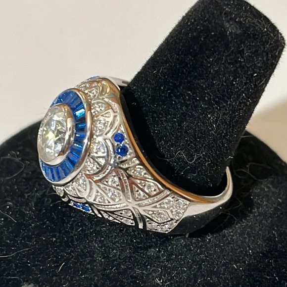White and blue 1ct Moissanite 925 silver unisex ring. - Picture 3 of 7